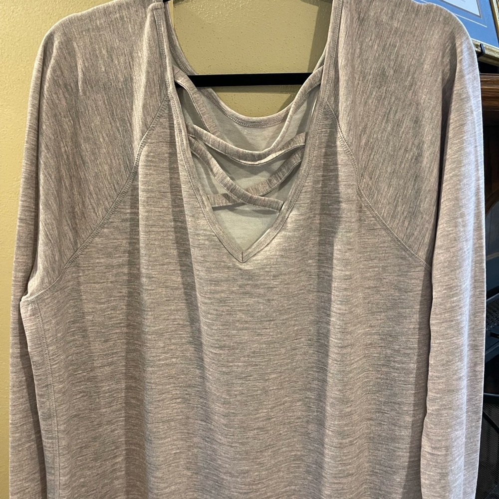Ideology Womens hi/low tunic. Chest 25 1/2 in. Criss-cross in back. Thumbholes.